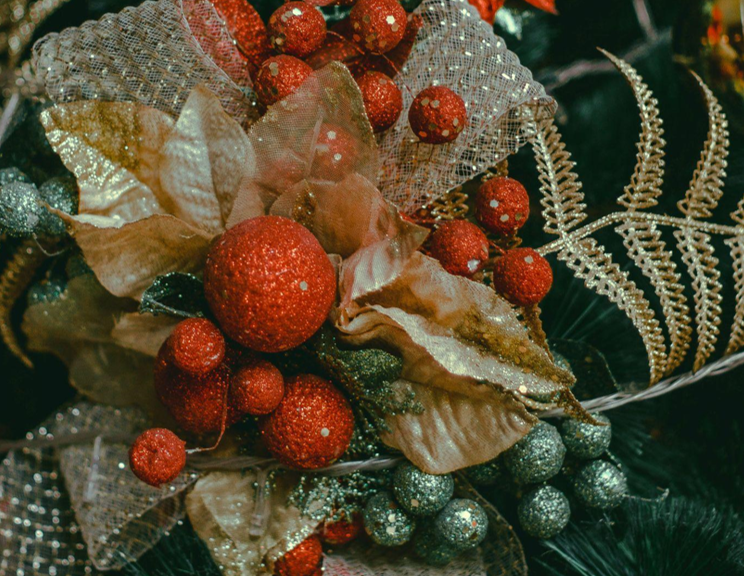 The Therapeutic Benefits of Creating a Colorful Christmas Wreath